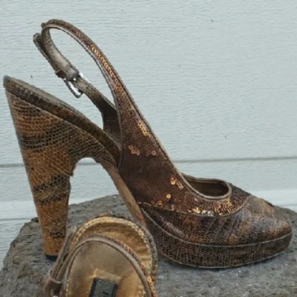 SEXY PRADA HEELS - Picture 2 of 6